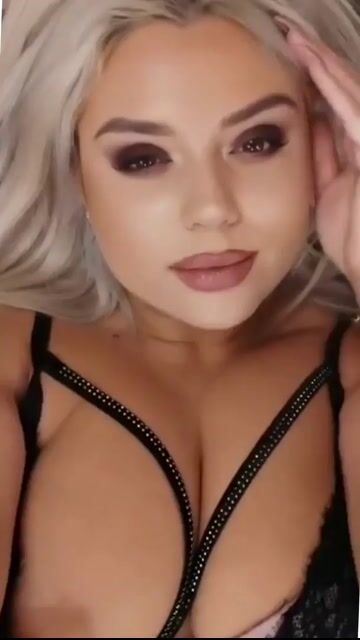 Model - AmeliaGrayson Blonde