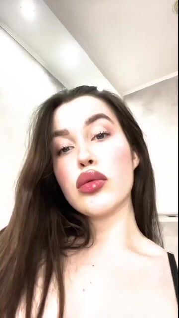 Model - Miss Lola boobs