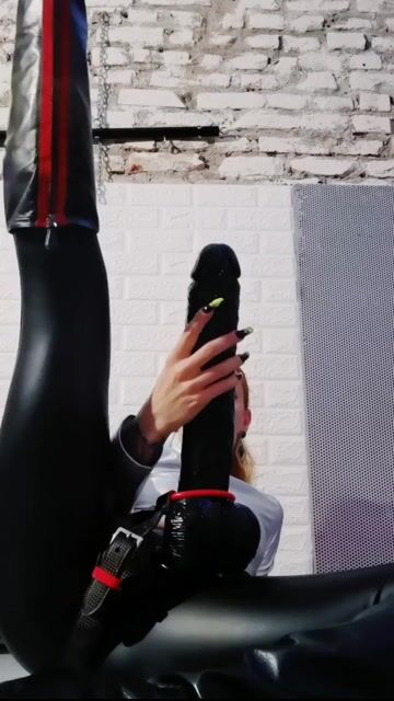 Model - Regina Milano Dom fetish