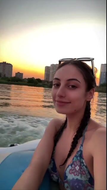 Model - Melanie deepthroat