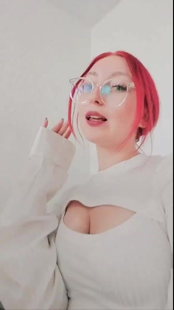 Model - Caroline cute