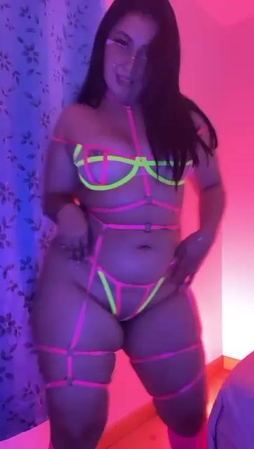 Model - AshleeyBellh blowjob