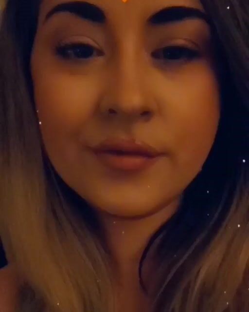 Model - Lux Noir curvy