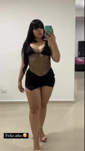 Model - zendaya feet