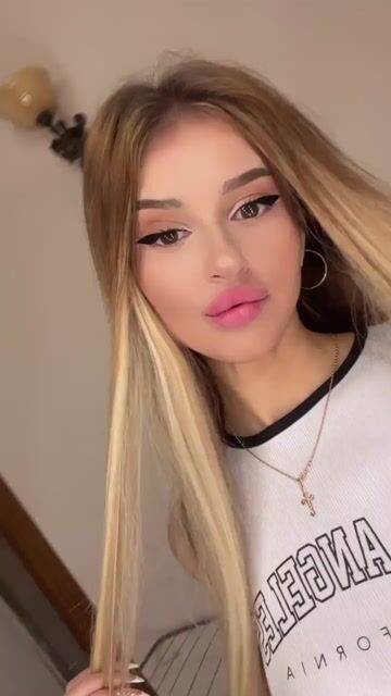 Model - LiliDanger deepthroat