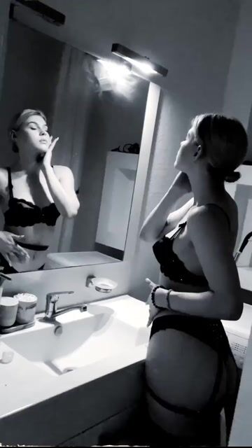 Model - BellaBunny deepthroat