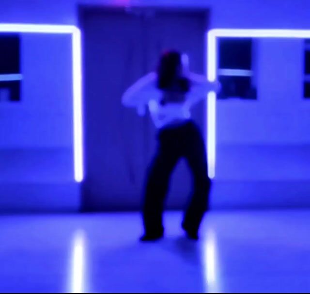 Model - Julia Hill striptease