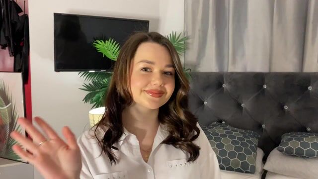 Model - AvaFlower bigtits