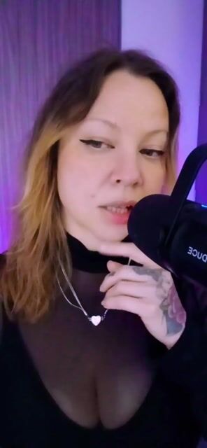 Model - Goddess Krystal bigboobs