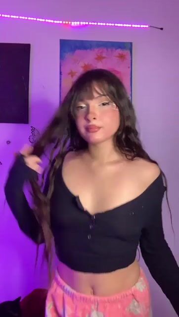 Model - Ariadna squirt