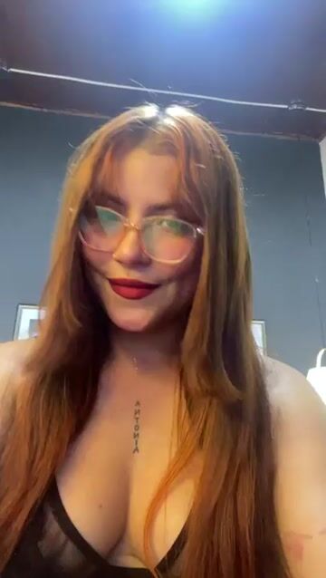 Model - Antonella deepthroat