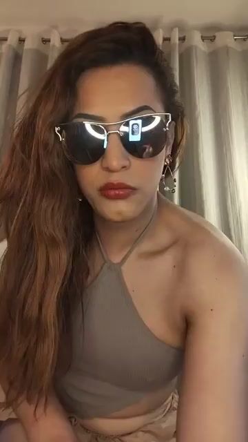 Model - MERIIIIDAA twerking