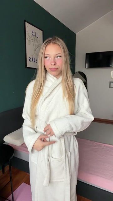 Model - Sophie May fastresponse