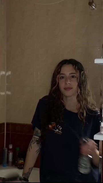 Model - Emmy bigboobs