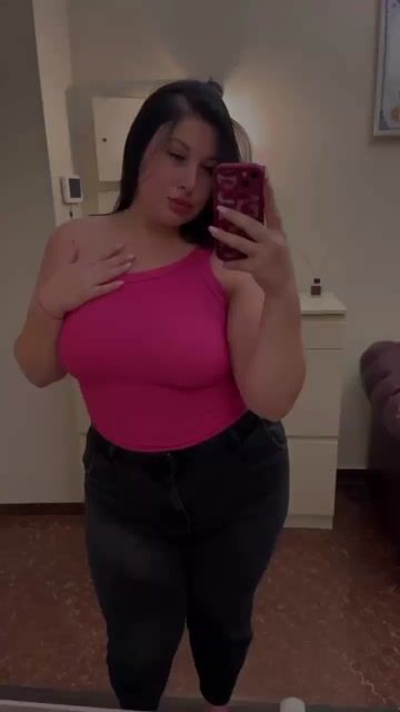 Model - ArianaDark shaved