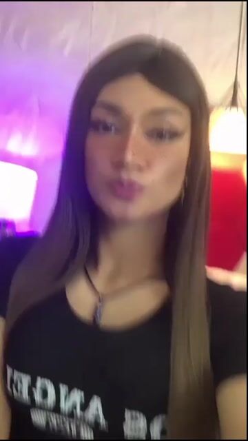 Model - Vanessa Hills teen