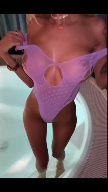 Ariana anal Model - Ariana anal
