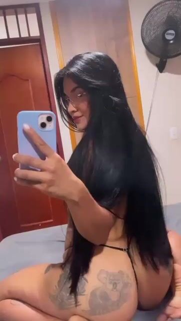 Model - Nahomypl boobs