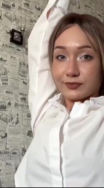 Model - Flexible_Lisa boobs