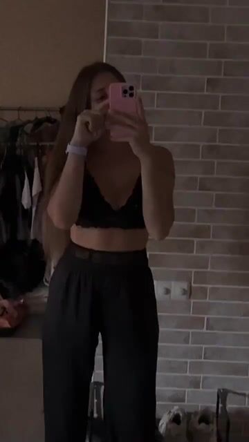 Model - Sonya brunette