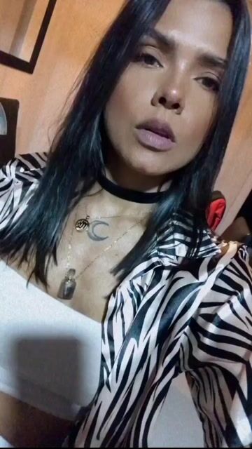 Model - bloom ly beautiful