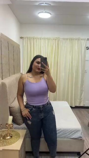 Model - Katya Pittman curvy