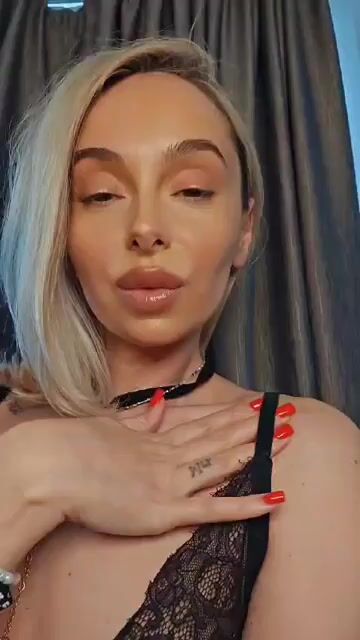 Model - JackieM blowjob