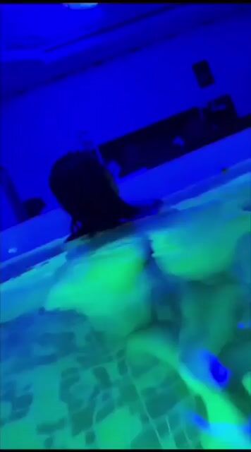 Model - Isabel Brunette sexy