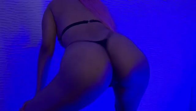 Model - WandaMayson anal