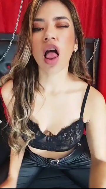 Model - ChloeDeluxe deepthroat