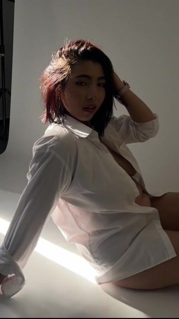 Model - Alisson Grey heels