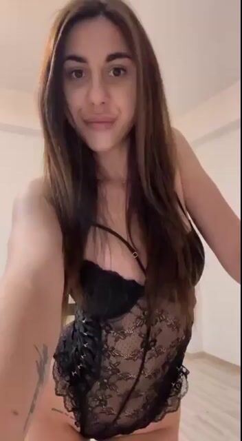 Model - LaraSin deepthroat