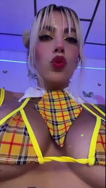 Model - Amelie Belova blowjob