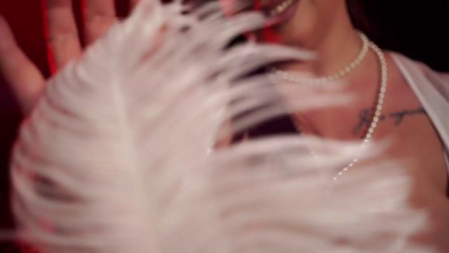 Model - SophiePiper boobs