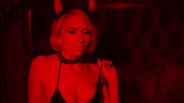 Model - AnnaAmour dirty